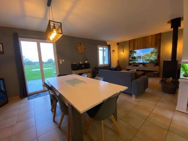 Vente maison 5 pièces Pons 17