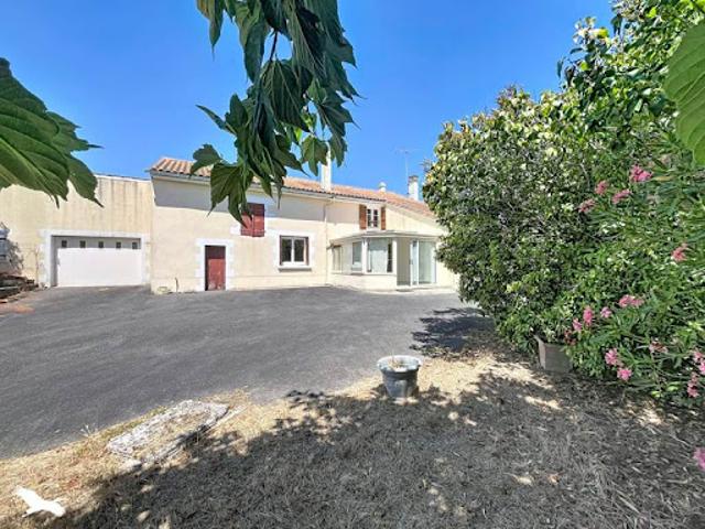 Vente Maison 6 pièces 113 m2 Hiersac