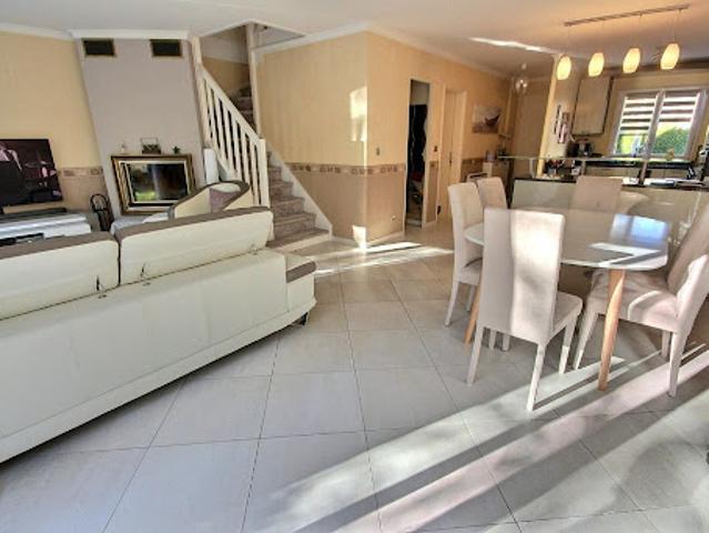 Vente Maison 6 pièces 120 m2 Montigny le Bretonneux