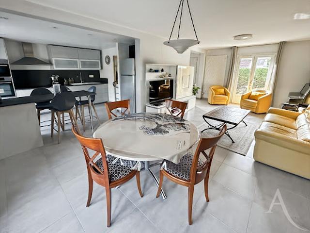 Vente Maison 6 pièces 121 m2 Sainte genevieve des bois