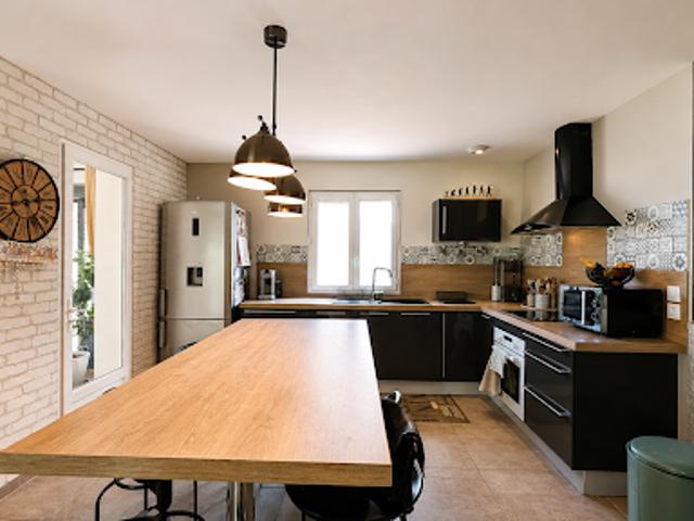 Vente Maison 6 pièces 123 m2 Roullet Saint Estèphe