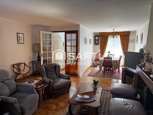 Vente Maison 6 pièces 135 m2 Le Mesnil Saint Denis