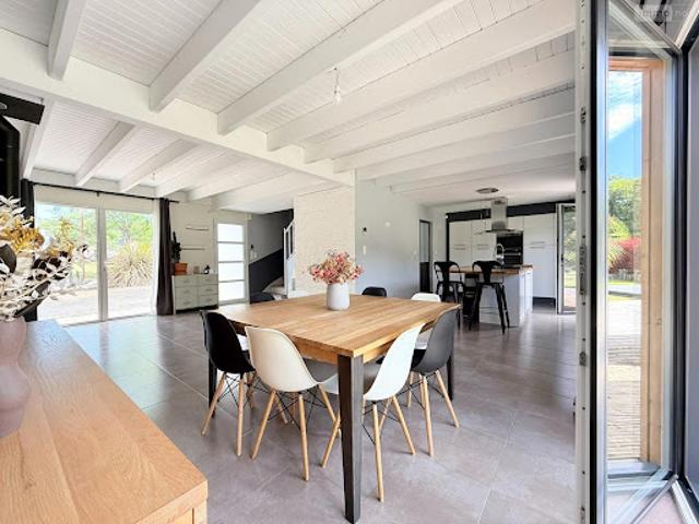 Vente Maison 6 pièces 136 m2 Bourg des Comptes