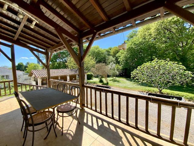 Vente Maison 6 pièces 136 m2 Jonzac