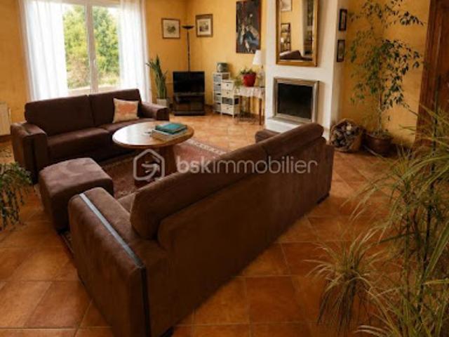 Vente Maison 6 pièces 138 m2 Le Mesnil Saint Denis