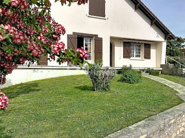 Vente Maison 6 pièces 138 m2 Saint Sauveur en Puisaye