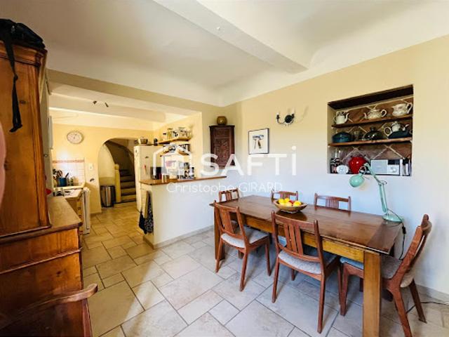Vente Maison 6 pièces 131 m2 La Tour d'Aigues