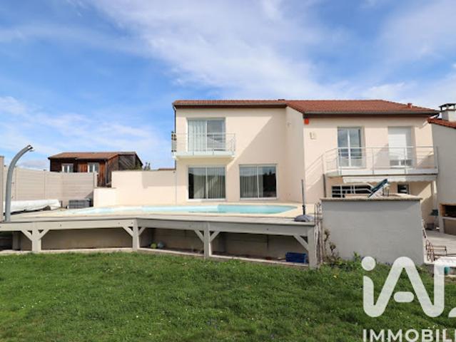 Vente Maison 6 pièces 145 m2 Saint Beauzire