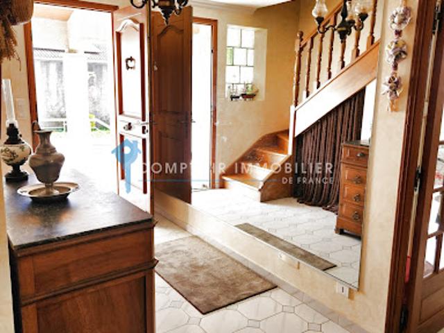 Vente Maison 6 pièces 145.8 m2 Saint Julien les Rosiers