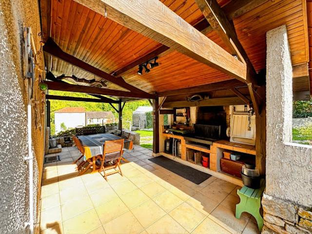 Vente Maison 6 pièces 147 m2 Sanilhac