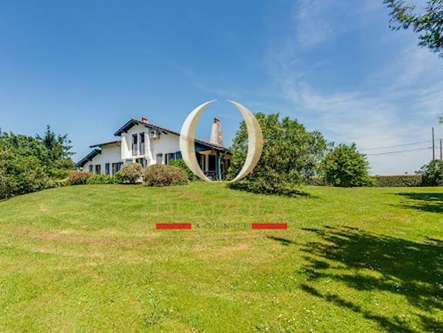 Vente Maison 6 pièces 141.8 m2 Ustaritz