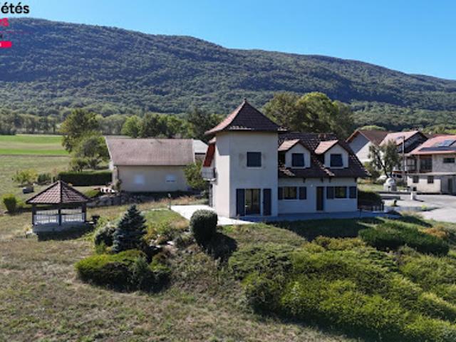 Vente Maison 6 pièces 155 m2 Savigny