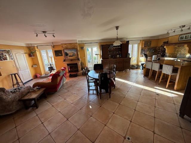 Vente Maison 6 pièces 150 m2 Adissan