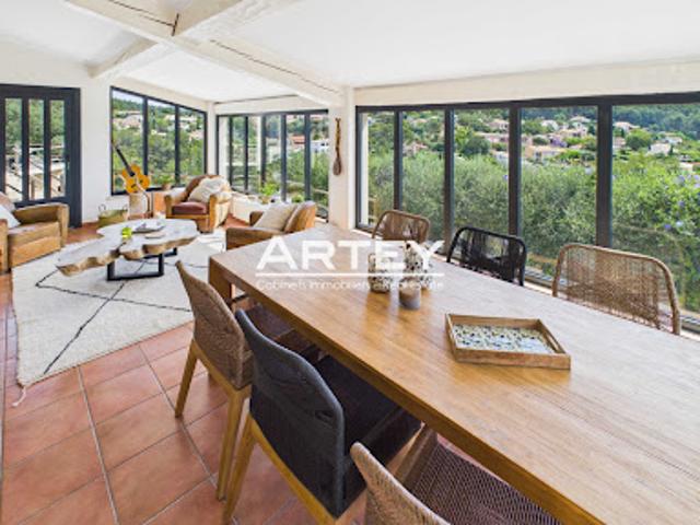 Vente Maison 6 pièces 150 m2 Carqueiranne