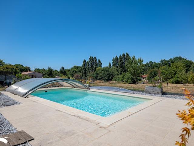 Vente Maison 6 pièces 151.9 m2 Saintes