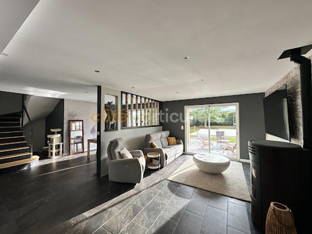 Vente Maison 6 pièces 164.1 m2 Sanssac l'Eglise