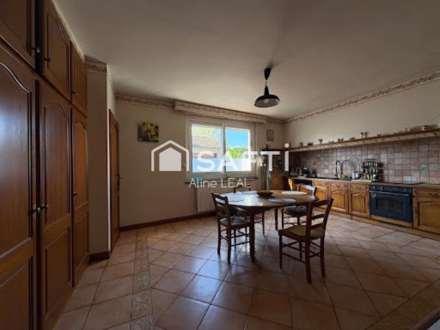 Vente Maison 6 pièces 165 m2 Castelsarrasin
