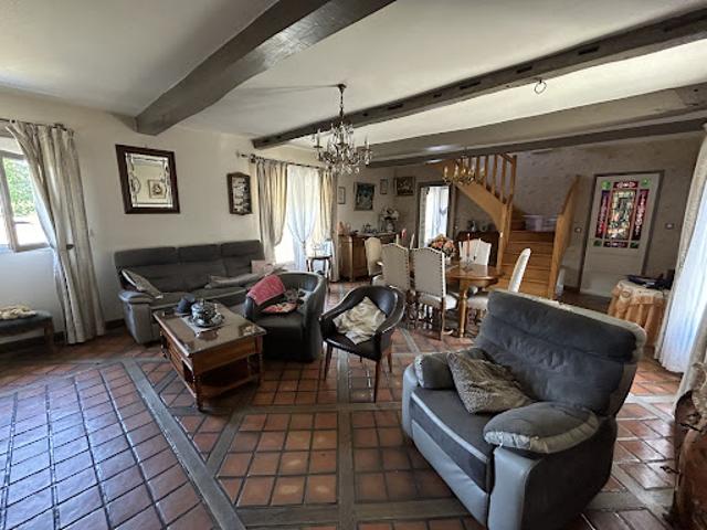 Vente Maison 6 pièces 167 m2 Hornoy le Bourg