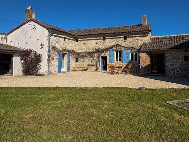 Vente Maison 6 pièces 160 m2 Lezay