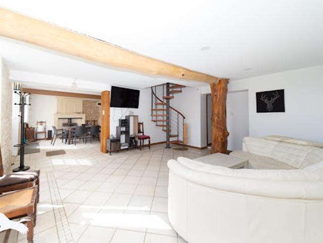 Vente Maison 6 pièces 163 m2 Montendre