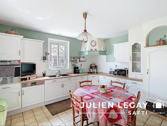 Vente Maison 6 pièces 176 m2 Saint Martin de Saint Maixent