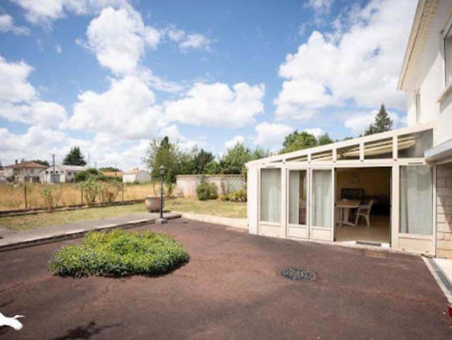 Vente Maison 6 pièces 179 m2 Jonzac