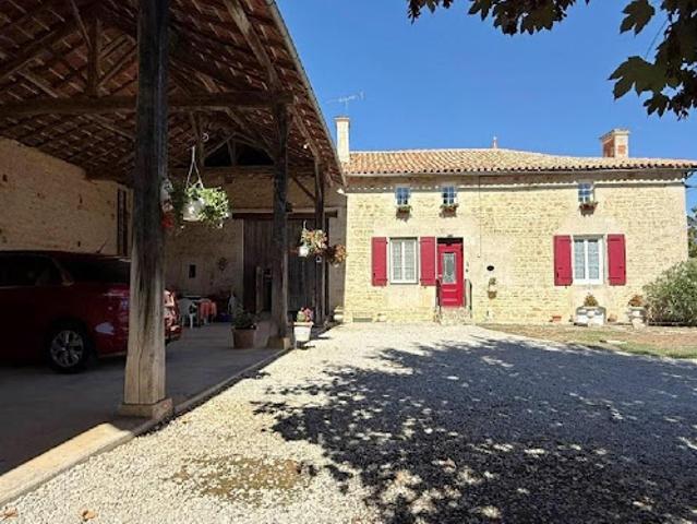 Vente Maison 6 pièces 179 m2 Villefagnan