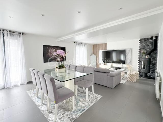 Vente Maison 6 pièces 179.04 m2 Villeneuve Saint Denis