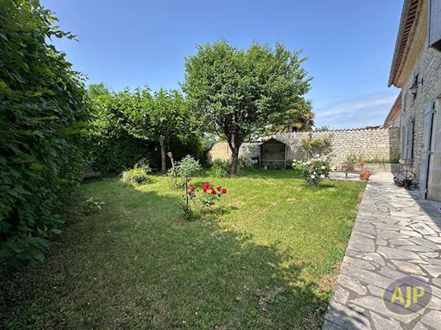 Vente Maison 6 pièces 185 m2 Saint Seurin de Palenne