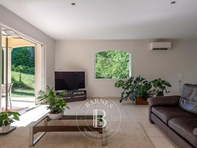 Vente Maison 6 pièces 186 m2 Saint Pierre de Chandieu