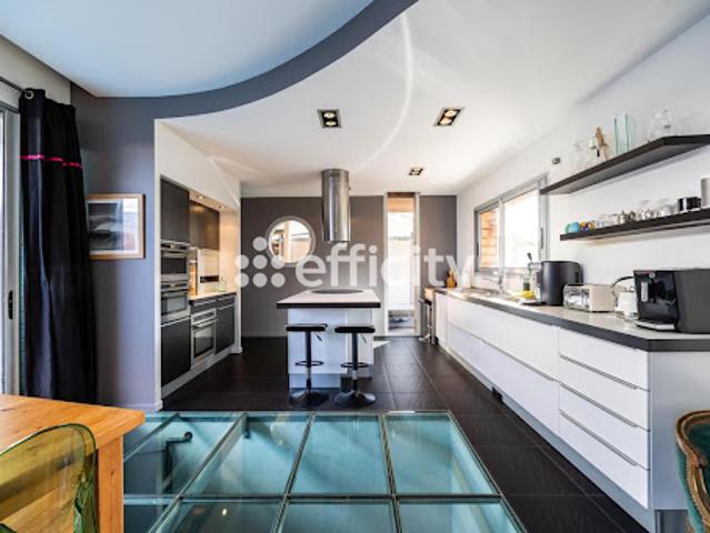 Vente Maison 6 pièces 187 m2 Merignac