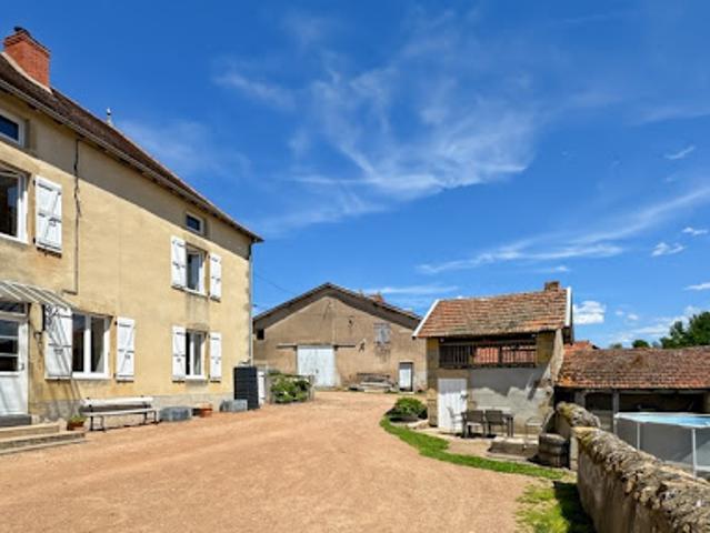 Vente Maison 6 pièces 187 m2 Saint Laurent en Brionnais