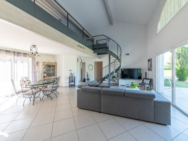 Vente Maison 6 pièces 182 m2 Saint Vite