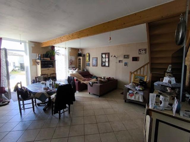 Vente Maison 6 pièces 183 m2 Montguyon