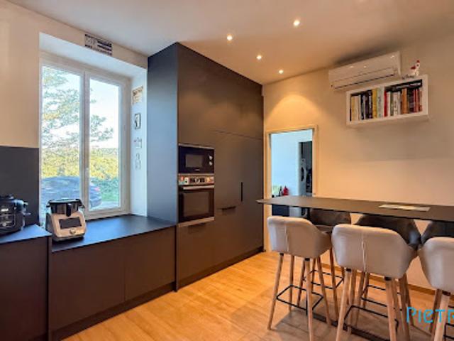 Vente Maison 6 pièces 195 m2 Lissieu