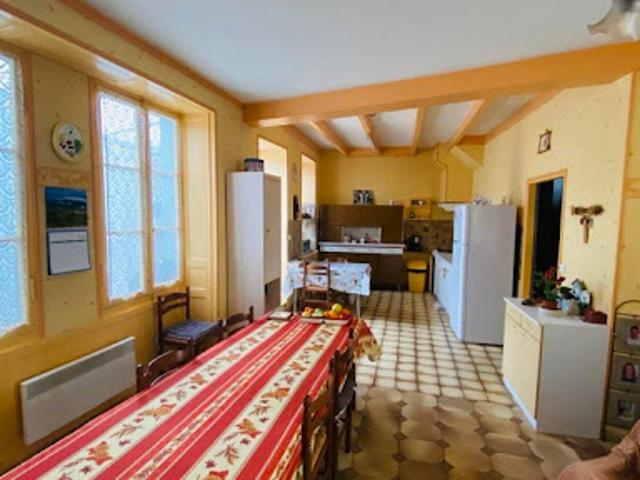 Vente Maison 6 pièces 196 m2 Barbezieux Saint Hilaire