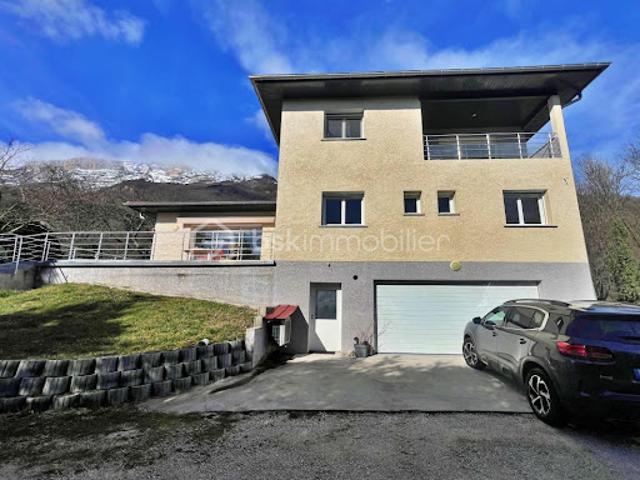 Vente Maison 8 pièces 196 m2 Claix