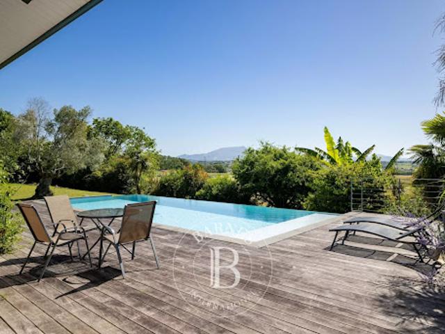 Vente Maison 6 pièces 198 m2 Arbonne