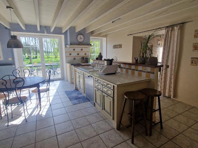 Vente Maison 6 pièces 199 m2 Saint Martin de Bernegoue