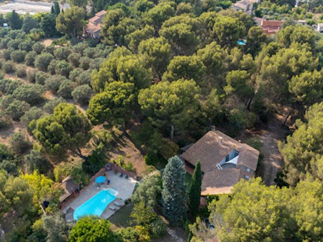 Vente Maison 6 pièces 190 m2 Gignac la Nerthe