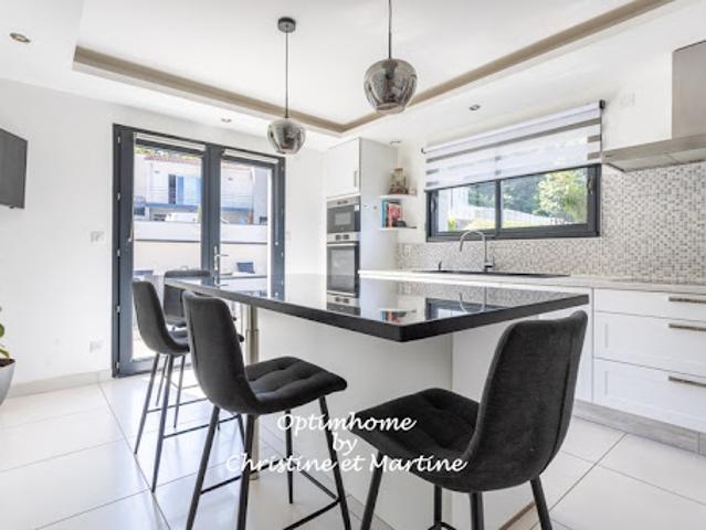 Vente Maison 6 pièces 192 m2 Orcines