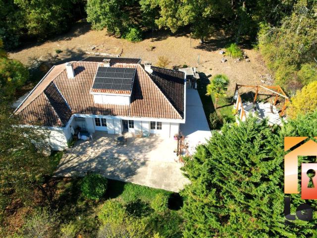 Vente maison 6 pièces, 1ha de jardin boisé 47240 Castelcul. 200m² Castelculier