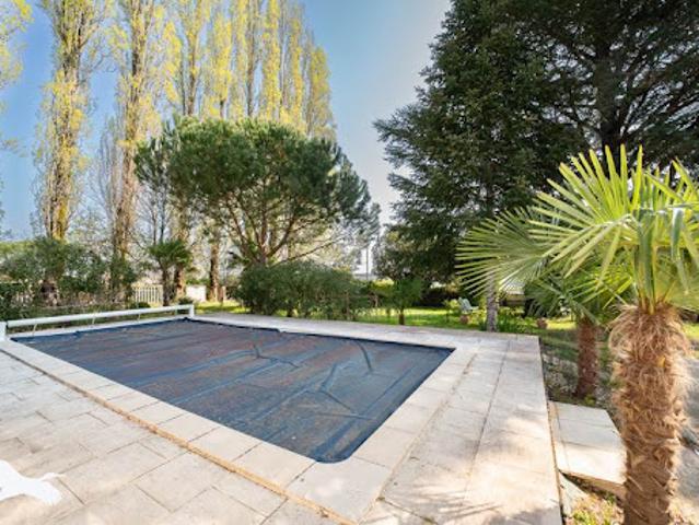 Vente Maison 7 pièces 207 m2 Montendre
