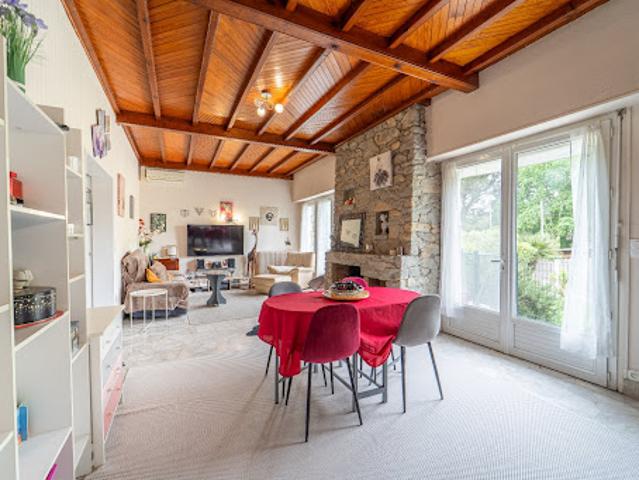 Vente Maison 6 pièces 200 m2 Saint Pierre du Mont