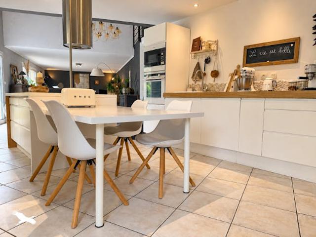Vente Maison 6 pièces 200.99 m2 Gratentour