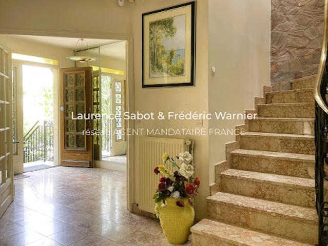 Vente Maison 6 pièces 215.9 m2 Rueil Malmaison