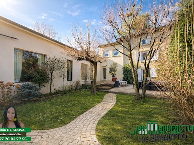 Vente Maison 6 pièces 218.19 m2 Le Chambon Feugerolles