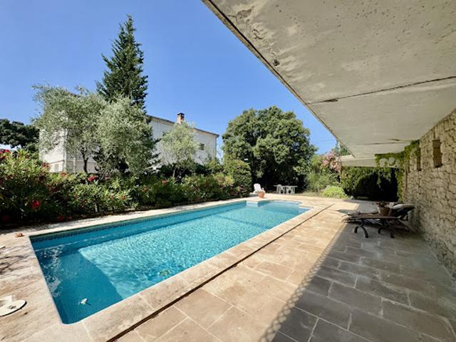 Vente Maison 6 pièces 219.5 m2 Villeneuve les avignon