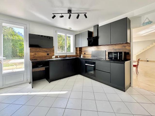 Vente Maison 6 pièces 211 m2 Ozoir la ferriere