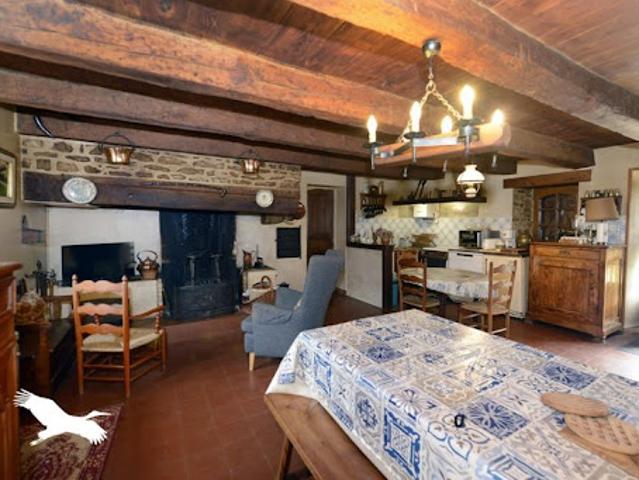 Vente Maison 6 pièces 227.8 m2 Montbron
